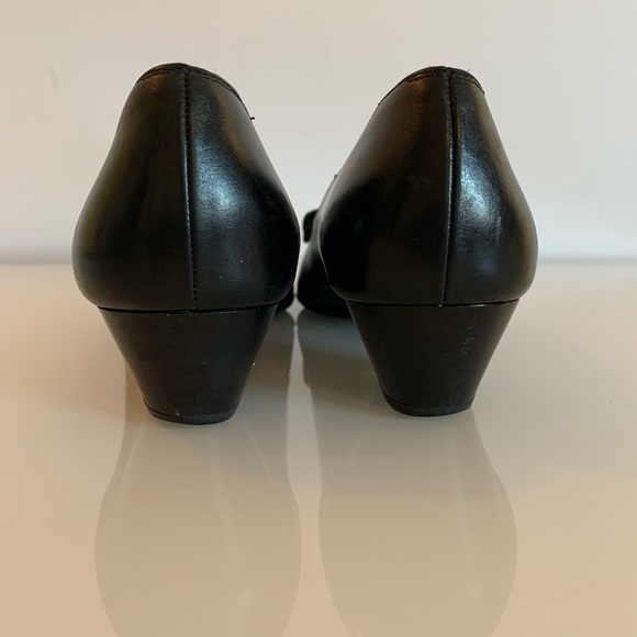 Salvatore Ferragamo black leather shoes size 9B - Picture 4 of 8